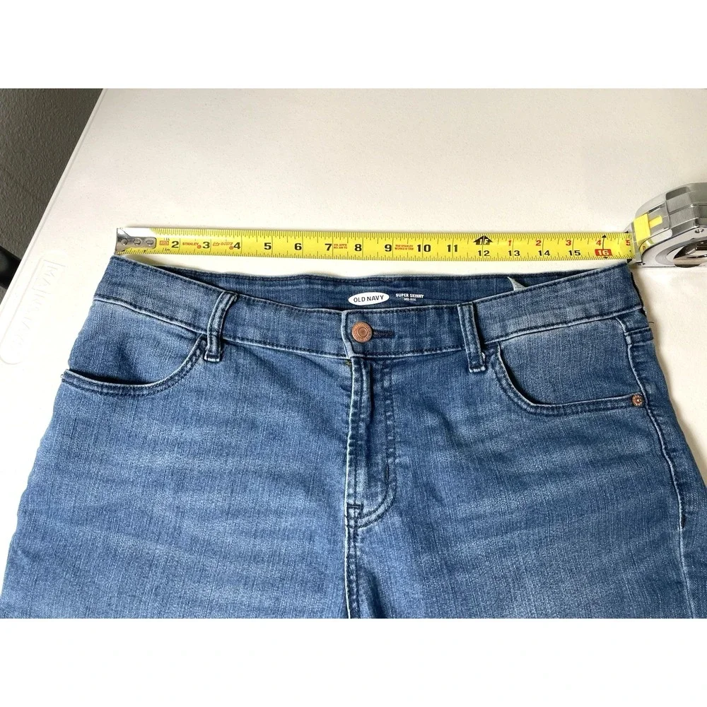 Old Navy Blue Jean Shorts Women's 14 Mid Rise Raw‎ Hem Cut offs Denim Casual